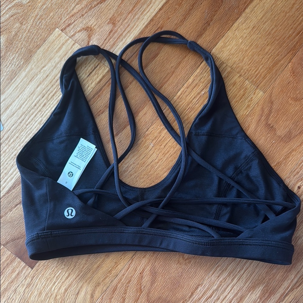 lululemon athletica Black nulu strappy scoop-neck Bra size 6 NWOT (no pads)